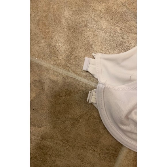 white bra with front clasp - Picture 3 of 4